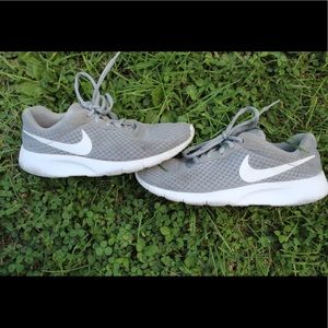 WOMENS Nike Tennis shoes Gray and White Size 5.5